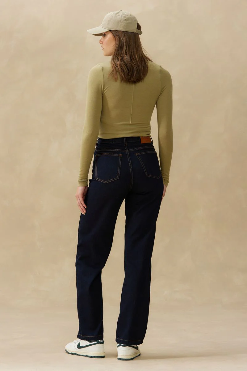 Jeans High Rise Straight Dark Rinse Kuwalla Tee – Image 3