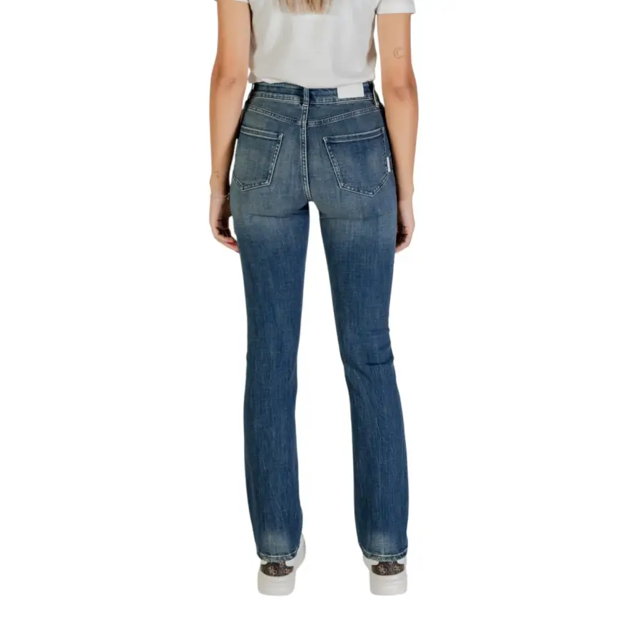 Armani Exchange Femme Blue Zip Button Jeans With Worn Out Effect – Image 3