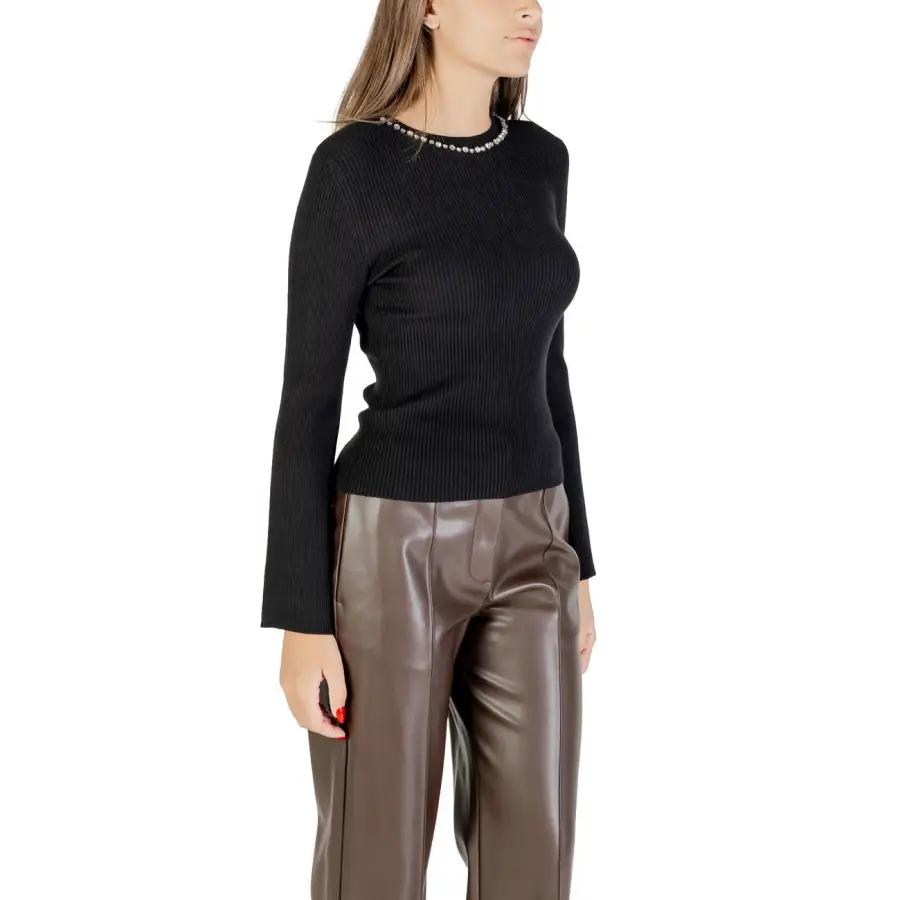 Black Long Round Neck Women Knit Sweater with Rhinestones (Pull noir à col rond pour femmes avec strass) – Image 4