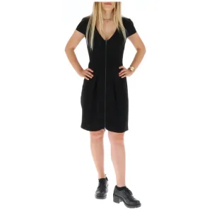 Robe fourreau noire à col en V avec découpe au dos et fermeture à glissière sur le devant