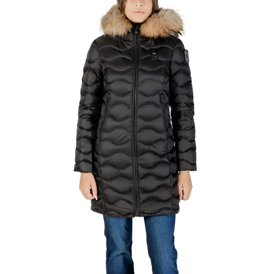 Blauer Women Black Long Zip Jacket with Turtleneck and Hood (Veste longue zippée avec col roulé et capuche)