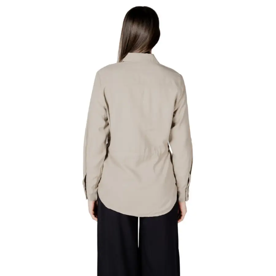 Blazer beige à boutons et cordon de serrage pour femmes – Image 3